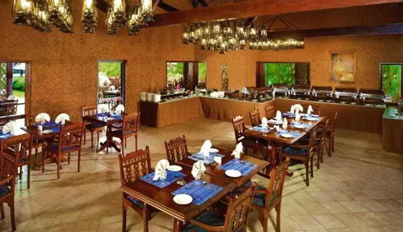 Poovar Island Resort 4*,